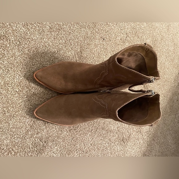 Like new Dolce Vita Western Suede boots size 7 - Picture 3 of 5